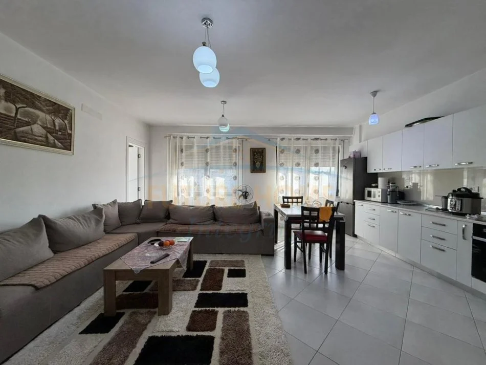 Tirane, MUNDESI KREDIE shitet apartament 2+1+2 Kati 4, 106 m² 208.000 € (ISH TREGU ELEKTRIK)