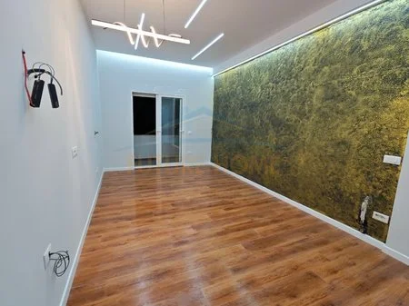 Durres, shitet apartament 2+1+Ballkon Kati 4, 73 m² 160.000 € (Bulevardi kryesor,Durres)