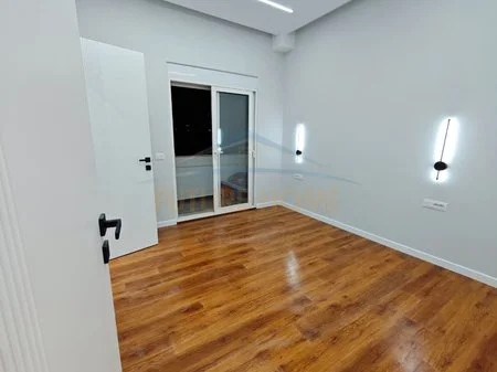 Durres, shitet apartament 2+1+Ballkon Kati 4, 73 m² 160.000 € (Bulevardi kryesor,Durres)