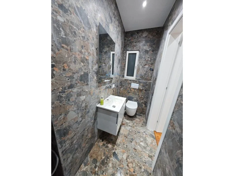 Durres, shitet apartament 2+1+Ballkon Kati 4, 73 m² 160.000 € (Bulevardi kryesor)