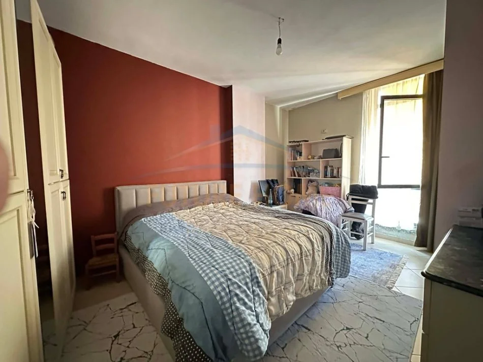 Tirane, shitet apartament 2+1+Ballkon Kati 3, 106 m² 166.000 € (Yzberisht)