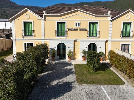 Tirane, jepet me qera hotel , 670 m² 2.500 € (Labinot - Elbasan)