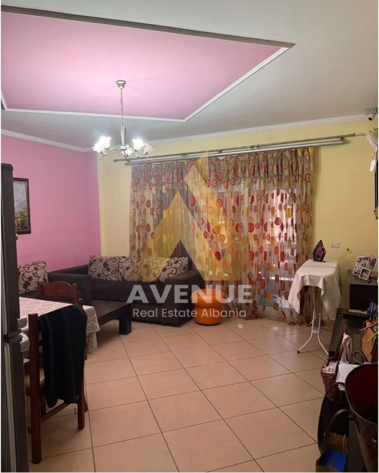 Tirane, jepet me qera apartament 1+1 Kati 2, 550 € (Prane Mozaikut)