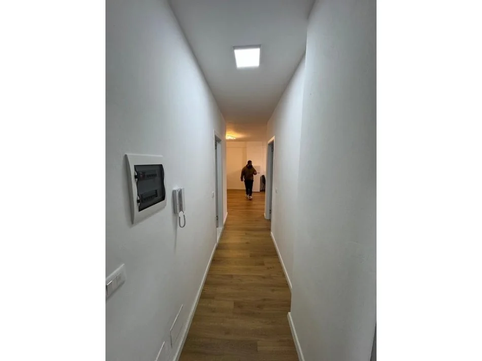 Tirane, jepet me qera apartament 2+1+Ballkon Kati 2, 111 m² 700 € 