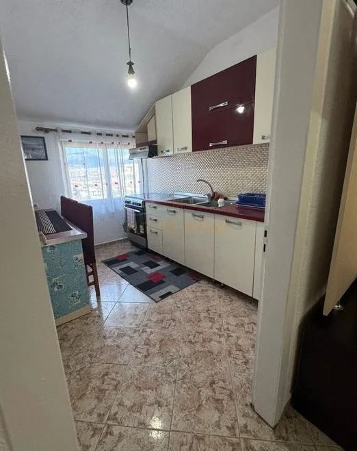 Tirane, jepet me qera apartament 3+1 Kati 7, 91 m² 480 € (laprake)