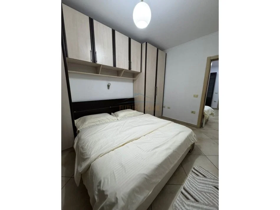 Tirane, jepet me qera apartament 3+1 Kati 6, 87 m² 700 € (Rruga e Kavajes)