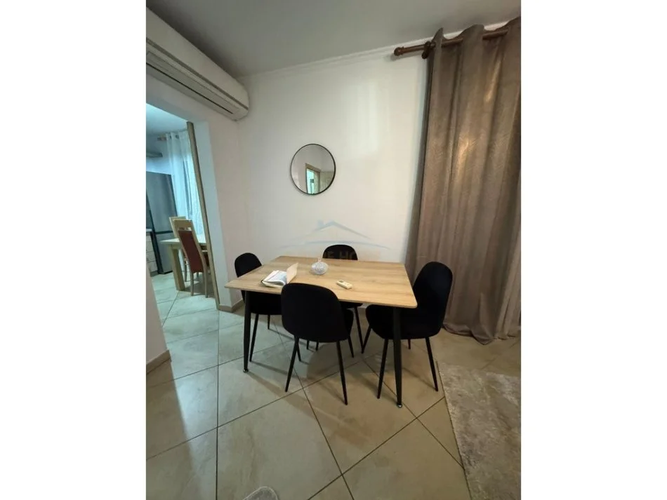 Tirane, jepet me qera apartament 3+1 Kati 6, 87 m² 700 € (Rruga e Kavajes)