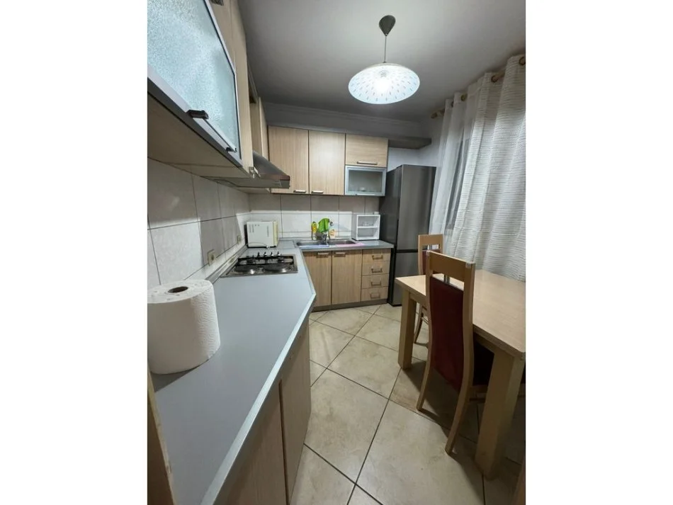Tirane, jepet me qera apartament 3+1 Kati 6, 87 m² 700 € (Rruga e Kavajes)