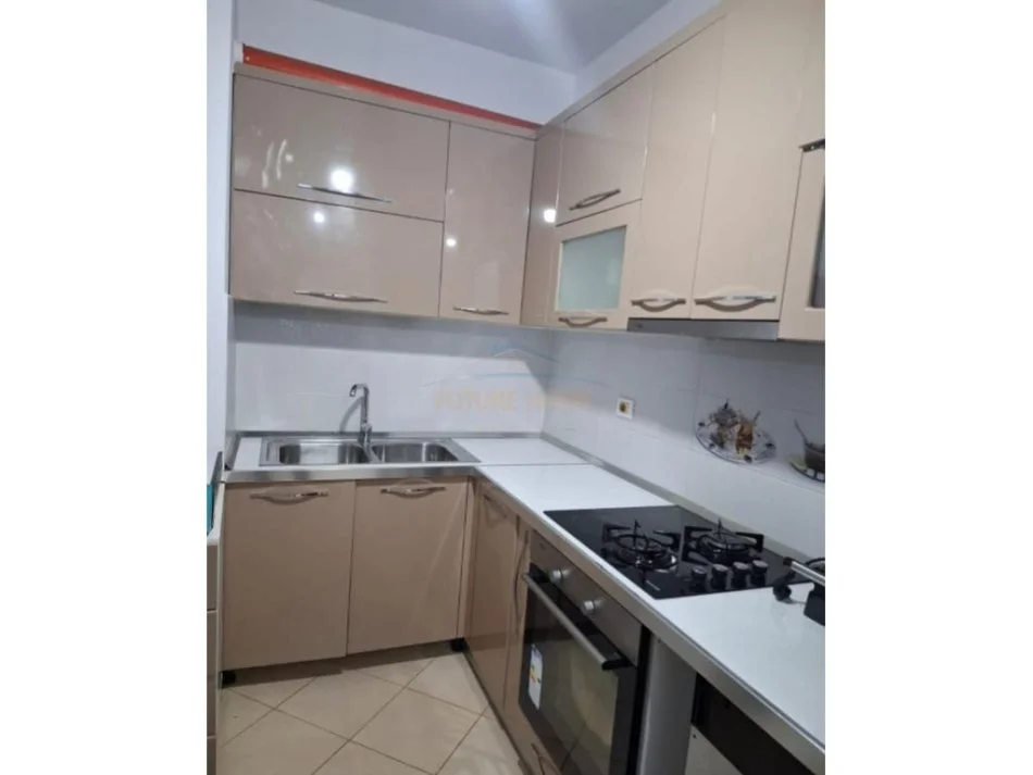 Tirane, shitet apartament 1+1+Ballkon Kati 5, 72 m² 85.000 € (Kamez)