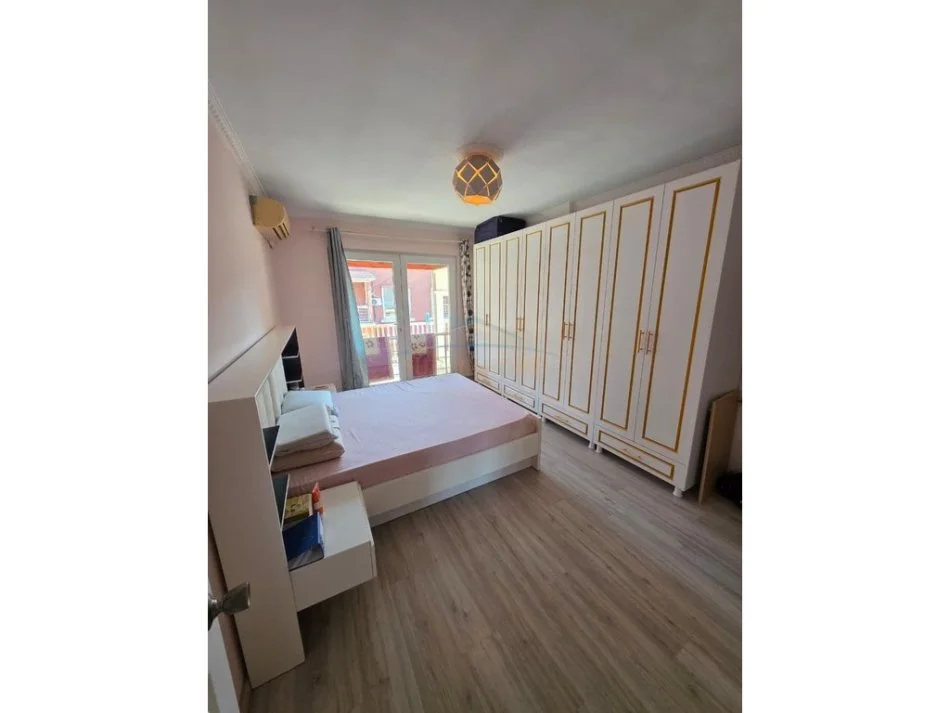 Tirane, shitet apartament duplex 3+1+Ballkon Kati 3, 149 m² 300.000 € (BLLOKU)