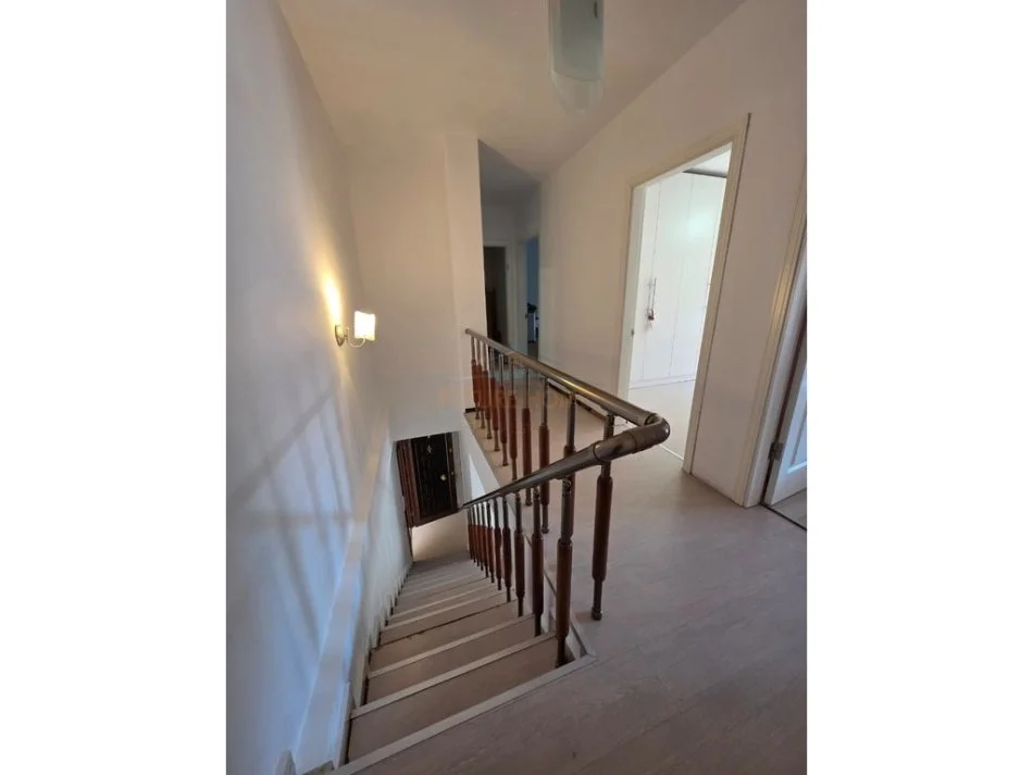 Tirane, shitet apartament duplex 3+1+Ballkon Kati 3, 149 m² 300.000 € (BLLOKU)