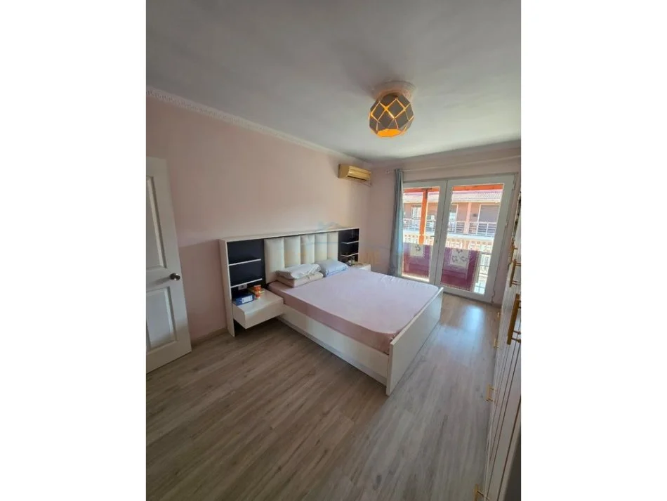 Tirane, shitet apartament duplex 3+1+Ballkon Kati 3, 149 m² 300.000 € (BLLOKU)