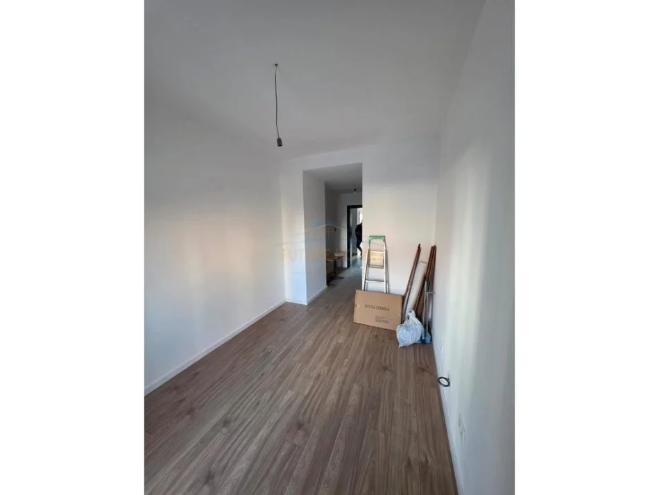 Tirane, shitet apartament duplex 3+1+Ballkon Kati 3, 149 m² 300.000 € (BLLOKU)