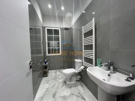 Tirane, jepet me qera apartament 4+1 Kati 4, 250 m² 1.500 € 