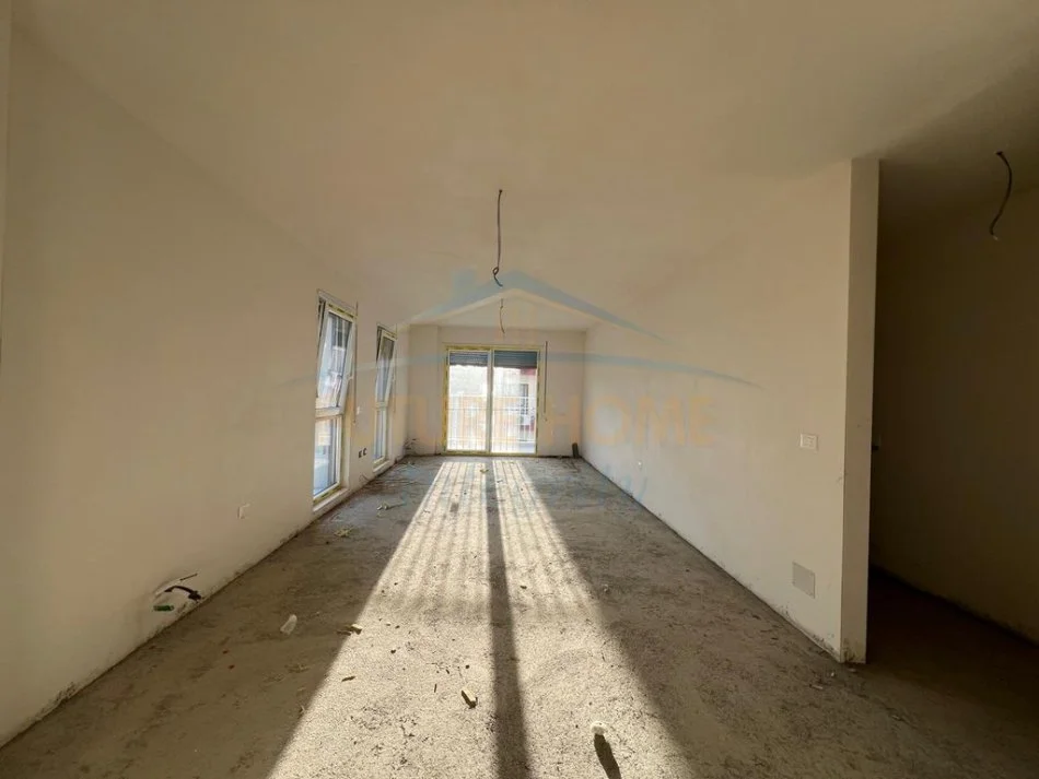 Tirane, shitet apartament 2+1+Ballkon Kati 3, 121 m² 251.888 € 