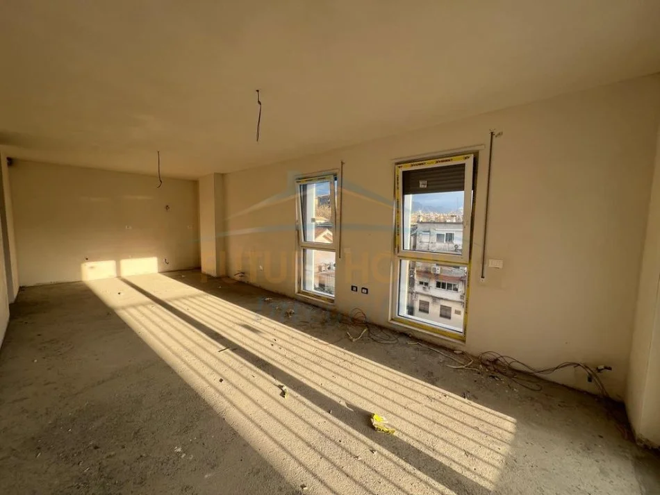 Tirane, shitet apartament 2+1+Ballkon Kati 3, 121 m² 251.888 € 