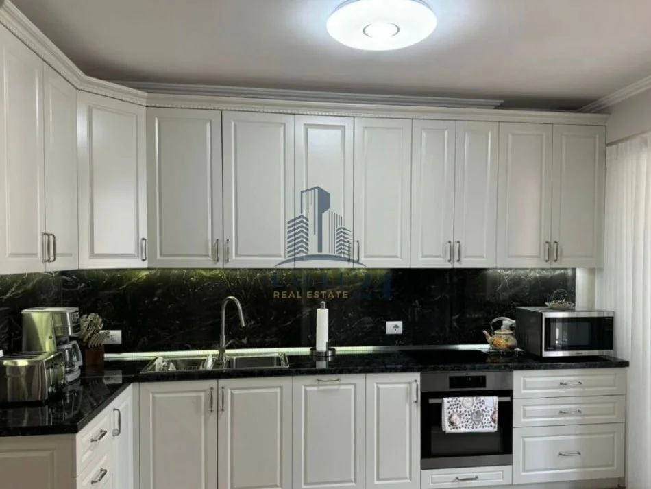 Tirane, shitet apartament 2+1 Kati 4, 113 m² 280.000 € (RR.BARRIKADAVE)