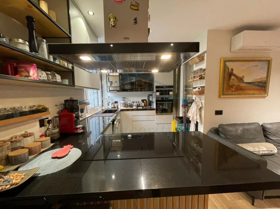 Tirane, jepet me qera apartament 2+1 , 1.400 € (Shallvaret)