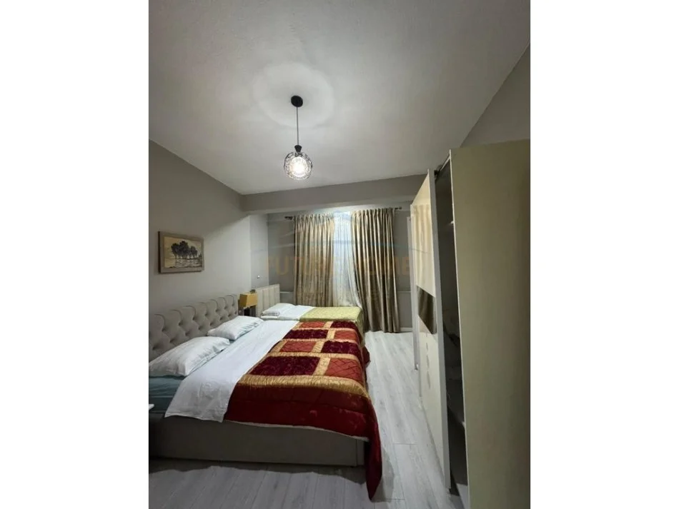 Tirane, jepet me qera apartament 1+1 Kati 2, 70 m² 650 € (Rruga e Barrikadave)