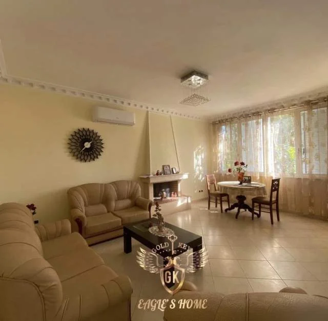 Durres, jap me qera Vile 3 Katshe Kati 3, 250 m² 650 Euro (🏡Lagja 13,Plazh Durres)