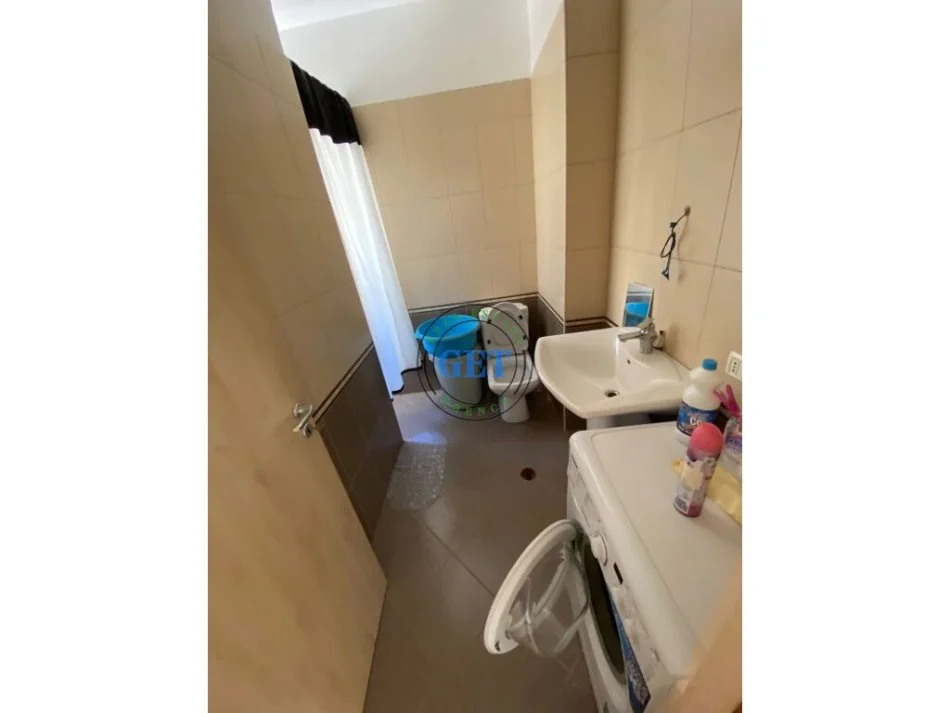 Durres, jepet me qera apartament 2+1+Ballkon Kati 10, 110 m² 500 € (Gjykata, Durres)