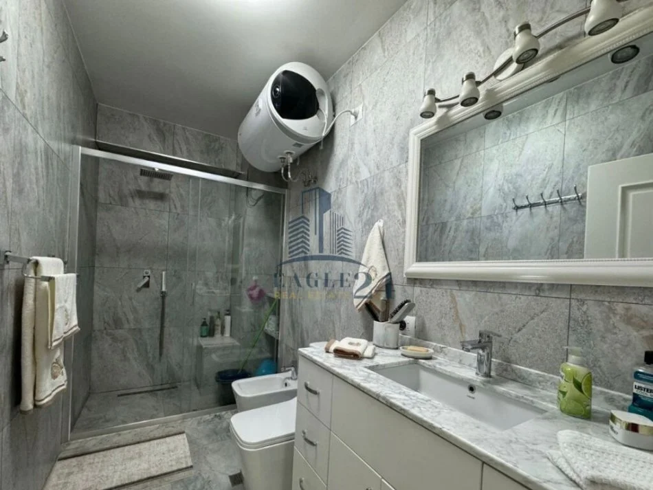 Tirane, shitet apartament 2+1 Kati 4, 113 m² 280.000 € (RR.BARRIKADAVE)