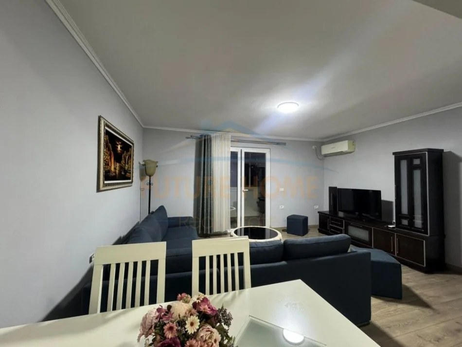 Tirane, jepet me qera apartament 2+1 Kati 5, 85 m² 450 € 