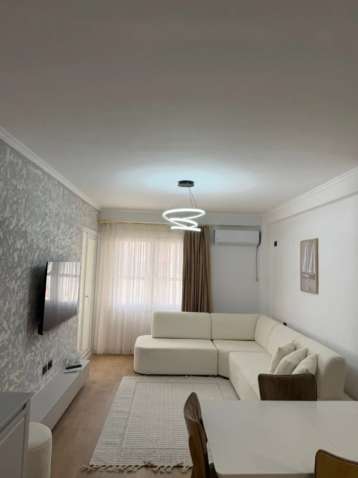 Tirane, shitet apartament 1+1 Kati 5, 67 m² 121.000 € (Yzberisht)