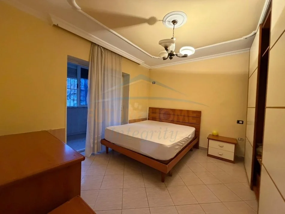 Tirane, shitet apartament 2+1+Ballkon Kati 1, 73 m² 125.000 € (Oxhaku)