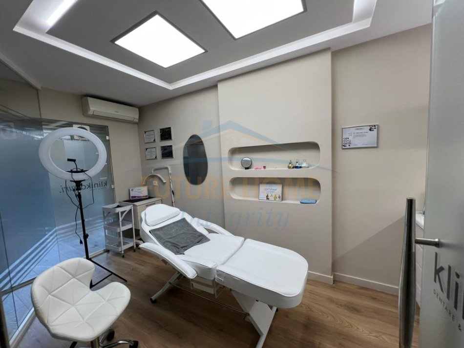 Tirane, jepet me qera ambjent biznesi Kati 1, 55 m² 1.500 € (Rr. Irfan Tomini)