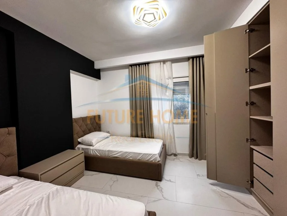 Durres, shitet apartament 3+1 Kati 6, 260 m² (Vollga)