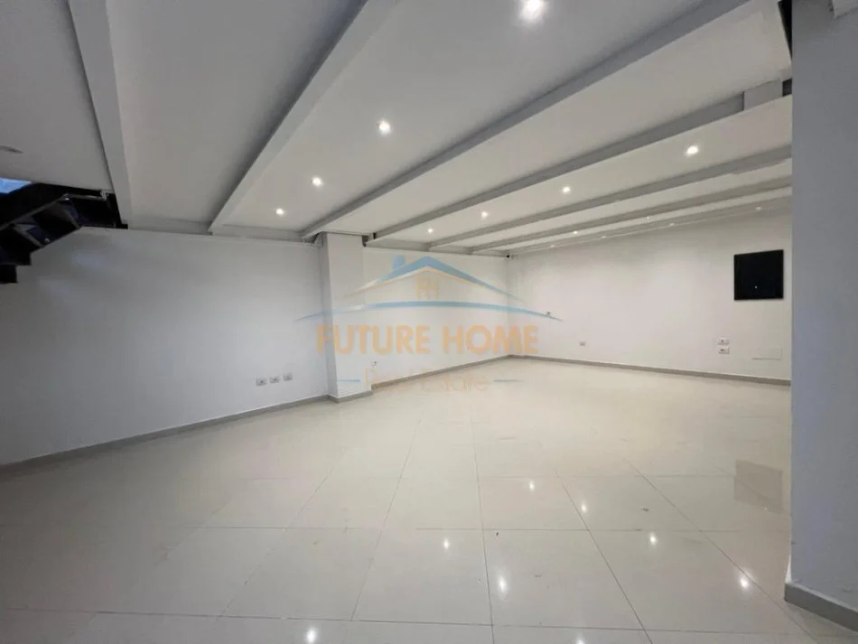 Tirane, jepet me qera ambjent biznesi Kati 0, 260 m² 2.600 € (Jordan Misja)