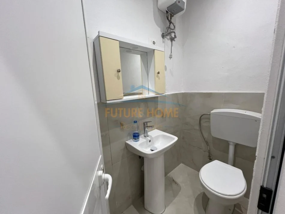 Tirane, jepet me qera ambjent biznesi Kati 0, 260 m² 2.600 € (Jordan Misja)