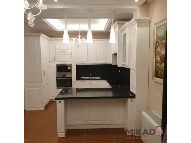 jepet me qera 379 m² 2.500 Euro