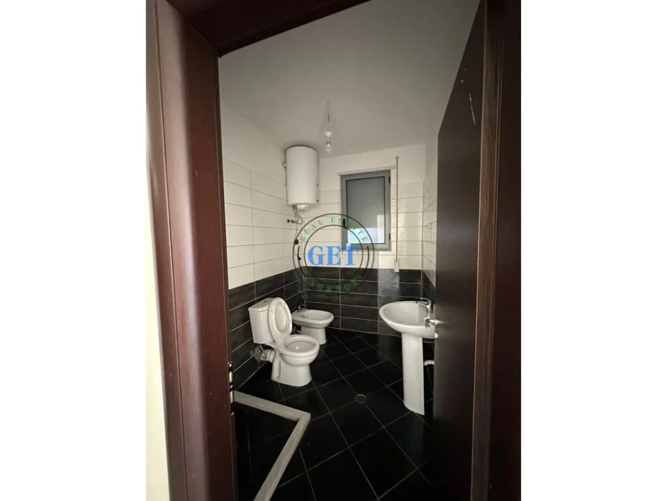 Durres, jepet me qera apartament 2+1+Ballkon Kati 6, 101 m² 260 € (Ish URT Durres)