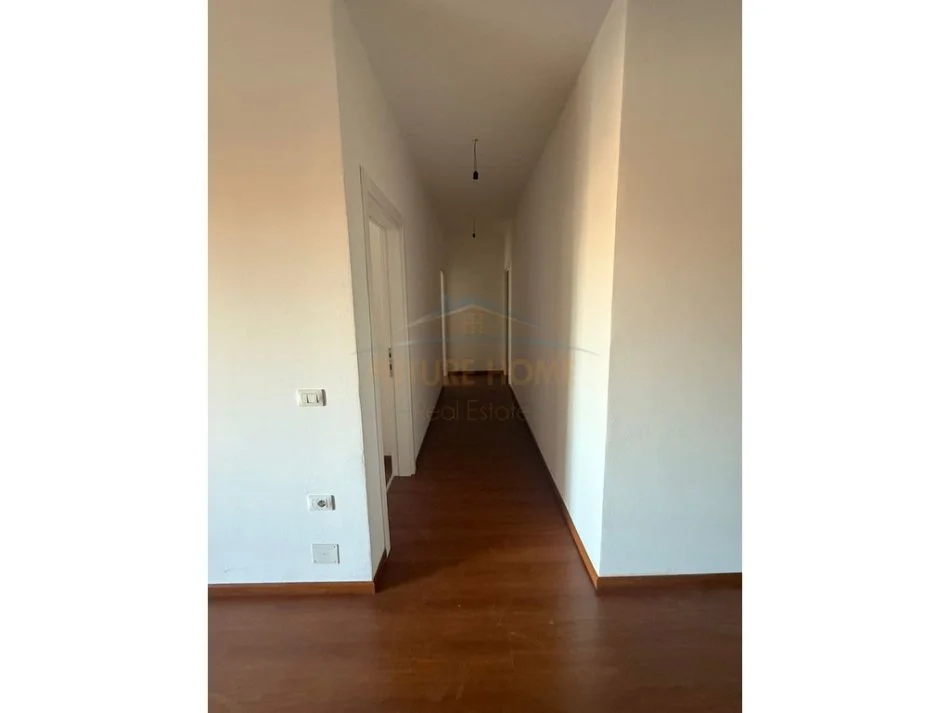 Tirane, jap me qera zyre Kati 2, 132 m² 800 € (NDRE MJEDA)