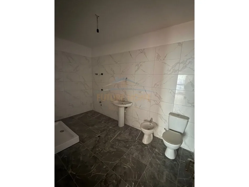 Tirane, jepet me qera apartament Kati 2, 132 m² 800 € 