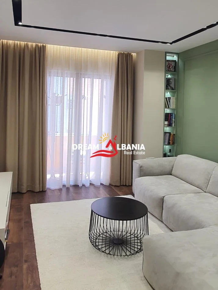 Tirane, jepet me qera apartament 1+1 Kati 4, 65 m² 500 € (Yzberisht)