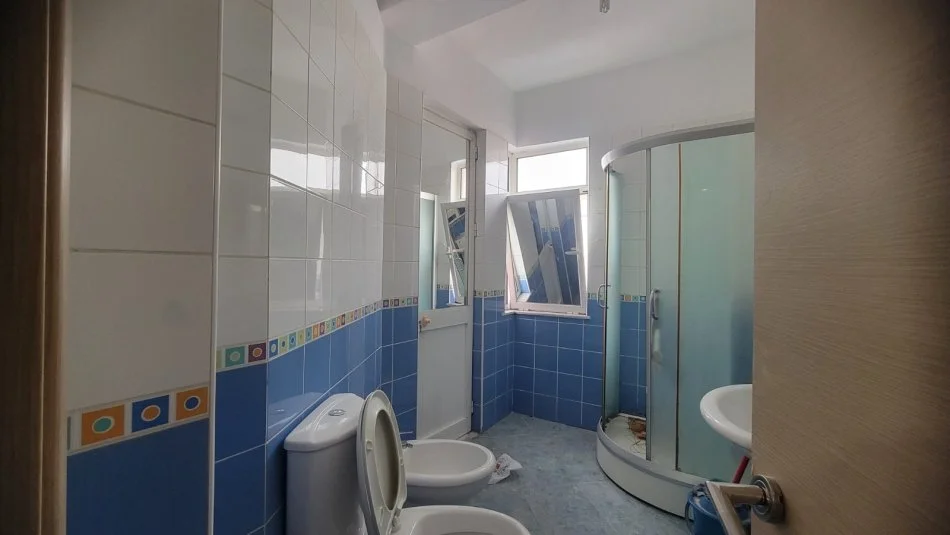 Tirane, jap me qera apartament 3+1 Kati 4, 100 m² 500 € (Mihal grameno)
