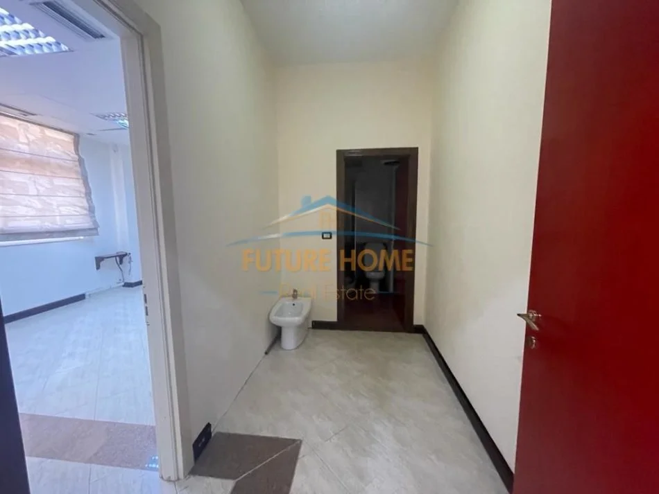 Tirane, shes apartament 3+1+Ballkon Kati 1, 137 m² 240.000 € 