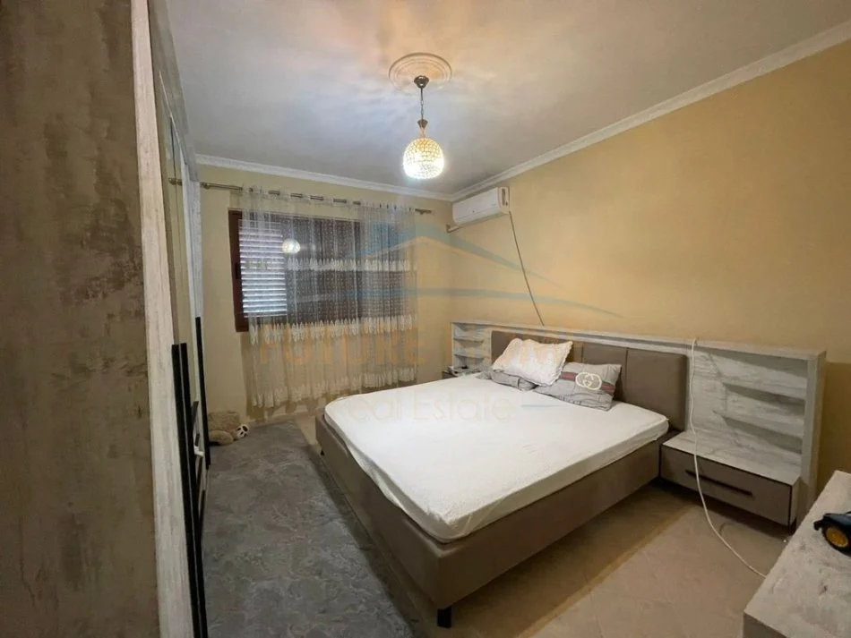 Tirane, shitet Vile 4+1+Aneks+Ballkon Kati 0, 400 m² 480.000 € 