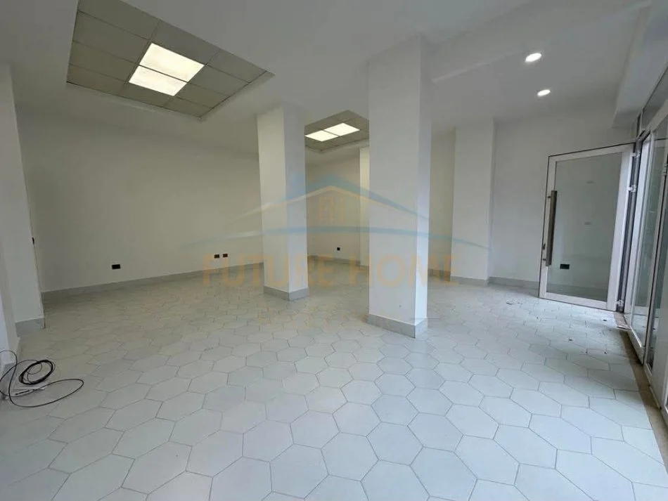 Tirane, jepet me qera ambjent biznesi Kati 0, 50 m² 500 € (Unaza e Re)