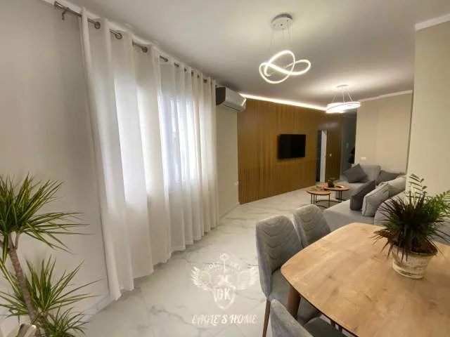 Durres, jepet me qera apartament 2+1+BLK Kati 3, 75 m² 650 Euro (Plazh Durres)