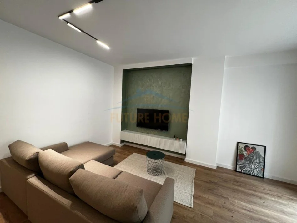 Tirane, jepet me qera apartament 1+1 Kati 2, 66 m² 600 € (Rruga Dritan Hoxha Kompleksi AURA)
