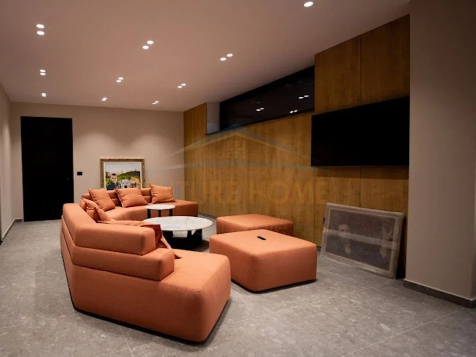 Tirane, shitet Vile 3+1 , 1.600.000 € 