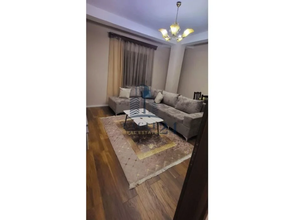 Tirane, jepet me qera apartament 2+1 Kati 4, 110 m² 800 € (myslym shyri)