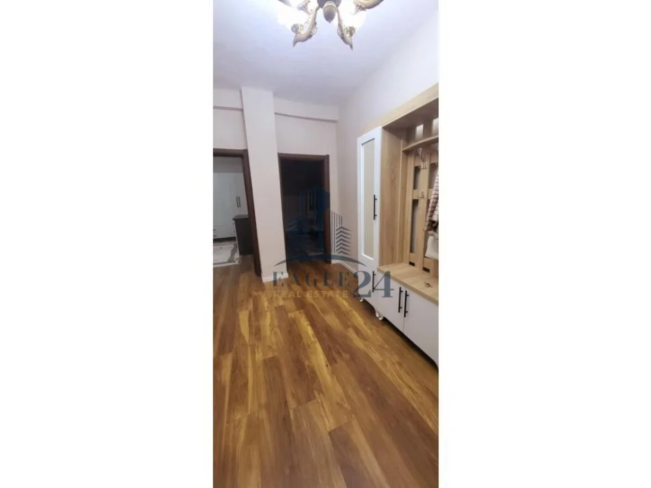 Tirane, jepet me qera apartament 2+1 Kati 4, 110 m² 800 € (myslym shyri)
