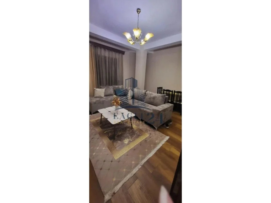 Tirane, jepet me qera apartament 2+1 Kati 4, 110 m² 800 € (myslym shyri)