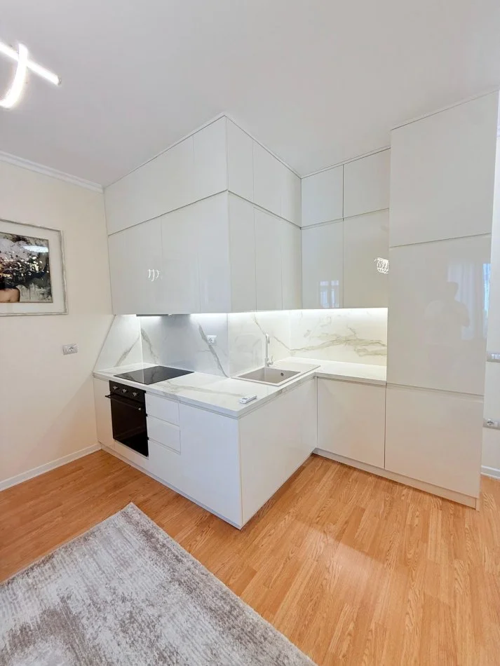 Tirane, jepet me qera apartament 2+1+Ballkon Kati 5, 80 m² 1.200 € (Rruga e Kosovareve)