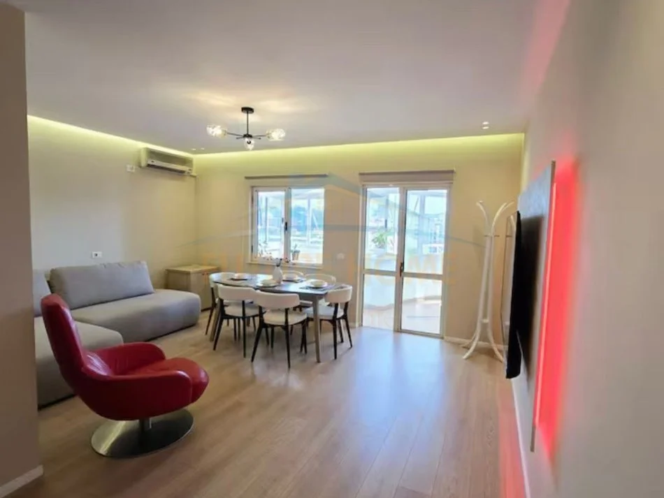Tirane, jepet me qera apartament+verande | Penthouse 2+1 Kati 10, 145 m² 1.200 €